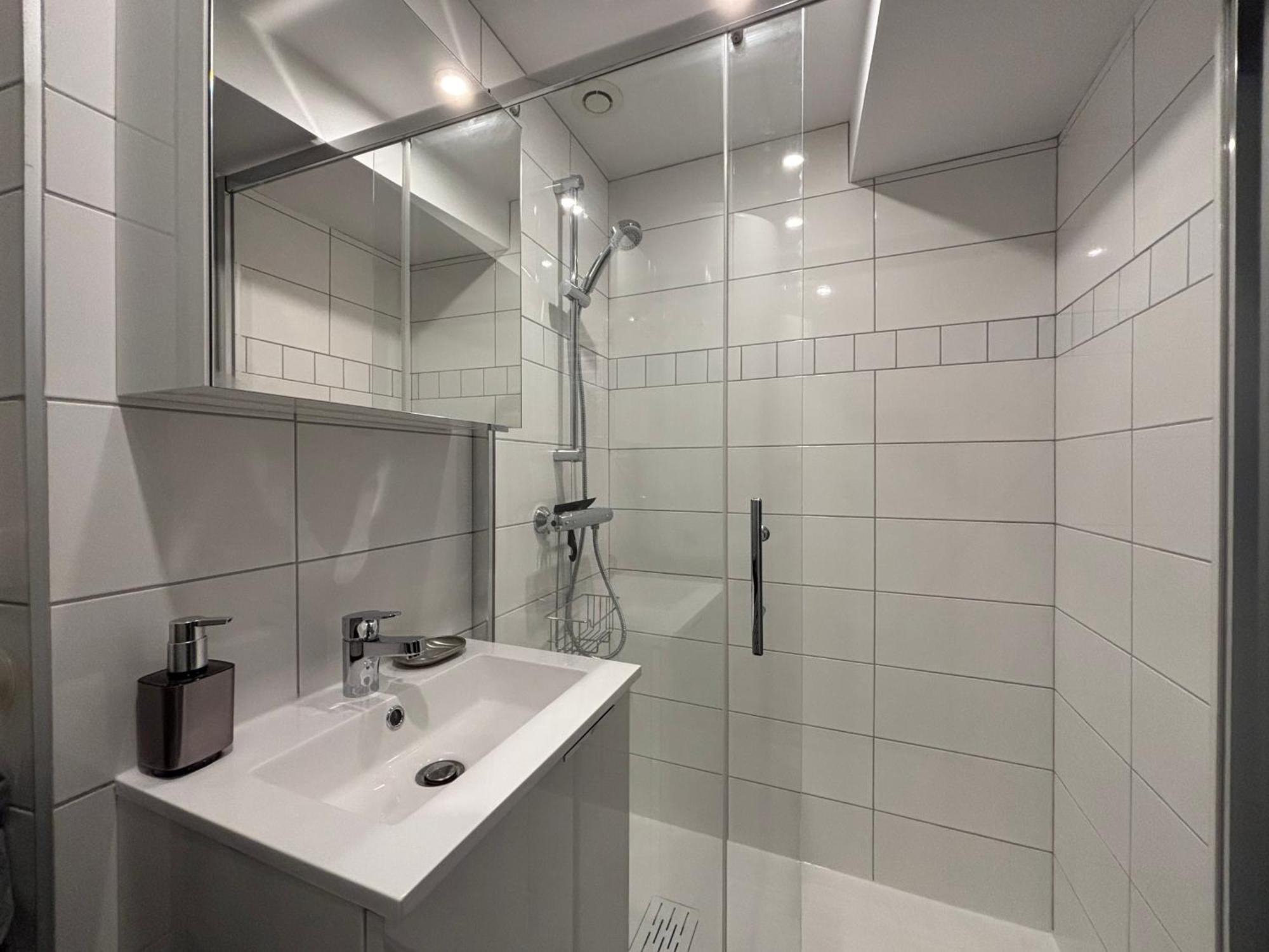 Les Remparts Apt Spacieux 1 Er Etage Renove Joliment Decore Bien Equipe Plein Centre Bayeux Proche Plages Du Debarquement Parking Gratuit A Proximite Exteriör bild