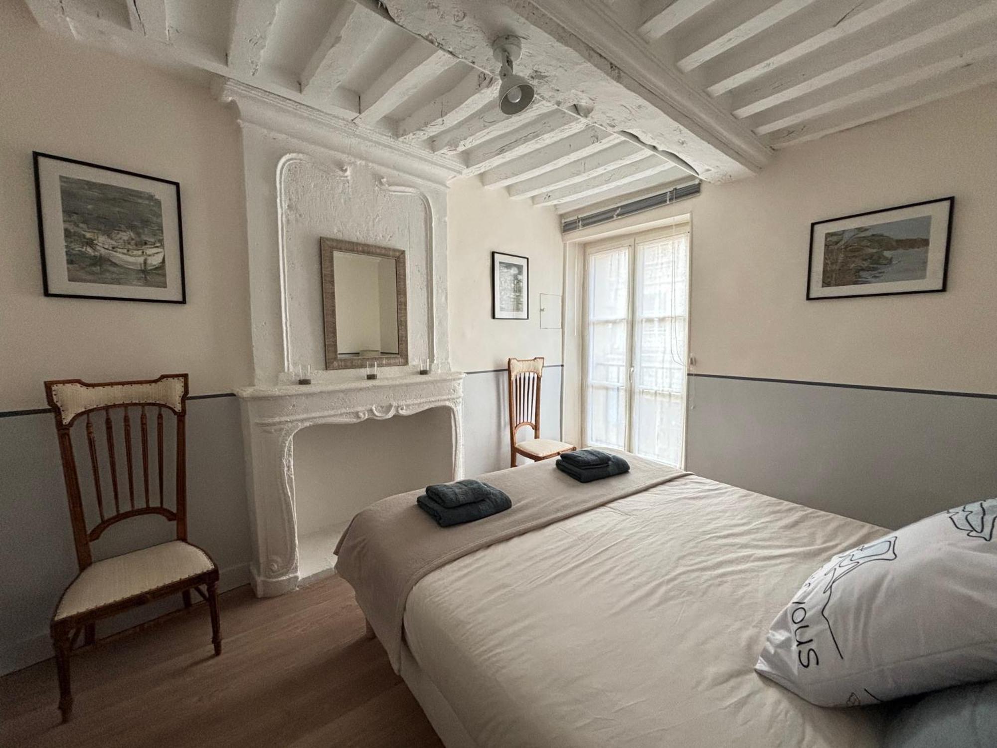 Les Remparts Apt Spacieux 1 Er Etage Renove Joliment Decore Bien Equipe Plein Centre Bayeux Proche Plages Du Debarquement Parking Gratuit A Proximite Exteriör bild