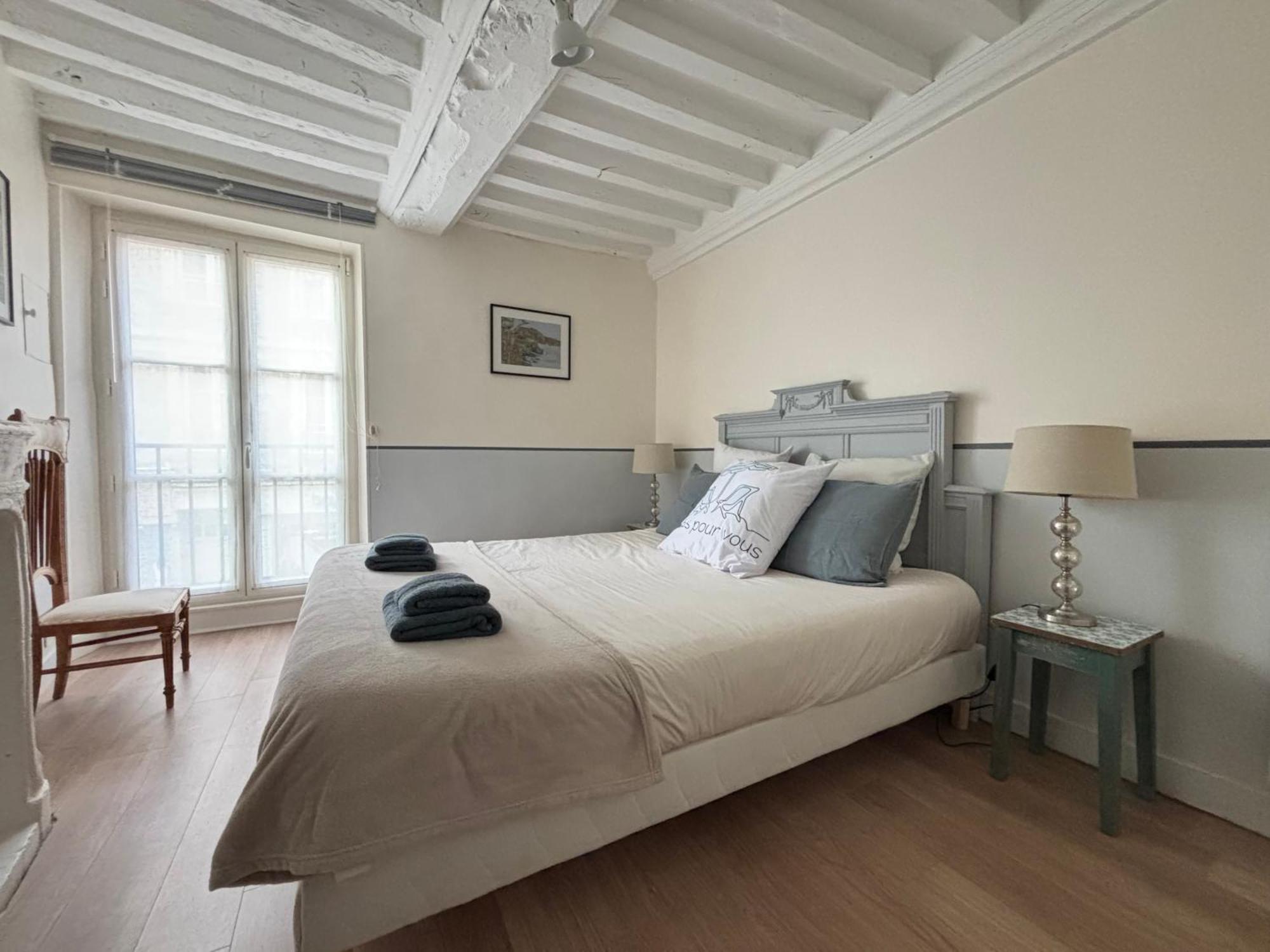 Les Remparts Apt Spacieux 1 Er Etage Renove Joliment Decore Bien Equipe Plein Centre Bayeux Proche Plages Du Debarquement Parking Gratuit A Proximite Exteriör bild